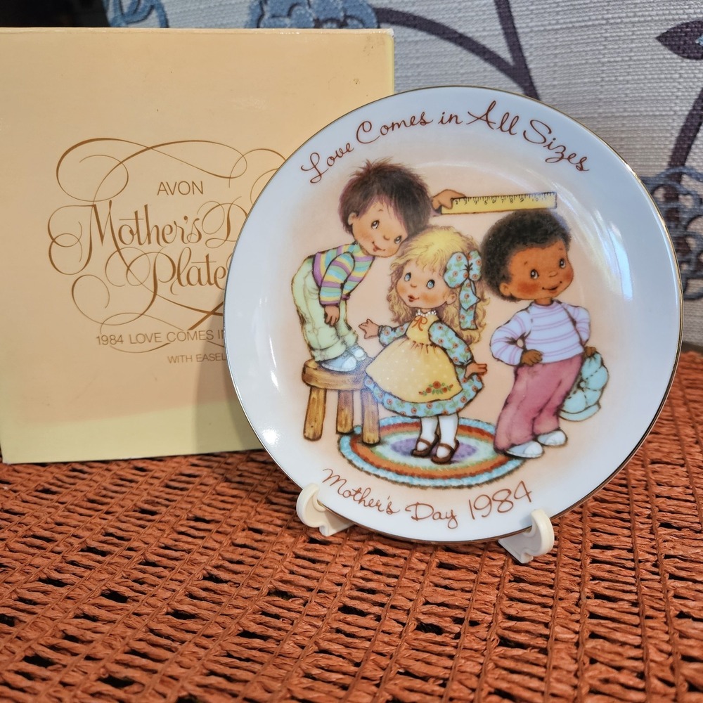 Avon 1984 Mothers Day Decorative Plate "Love Comes‎ In All Sizes" 5 Inches